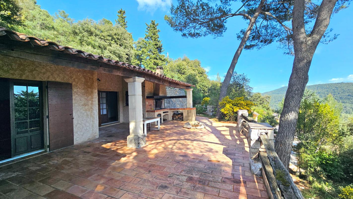 BARGEMON Grande maison T 5 à rénover  sur terrain 1800 m2 1