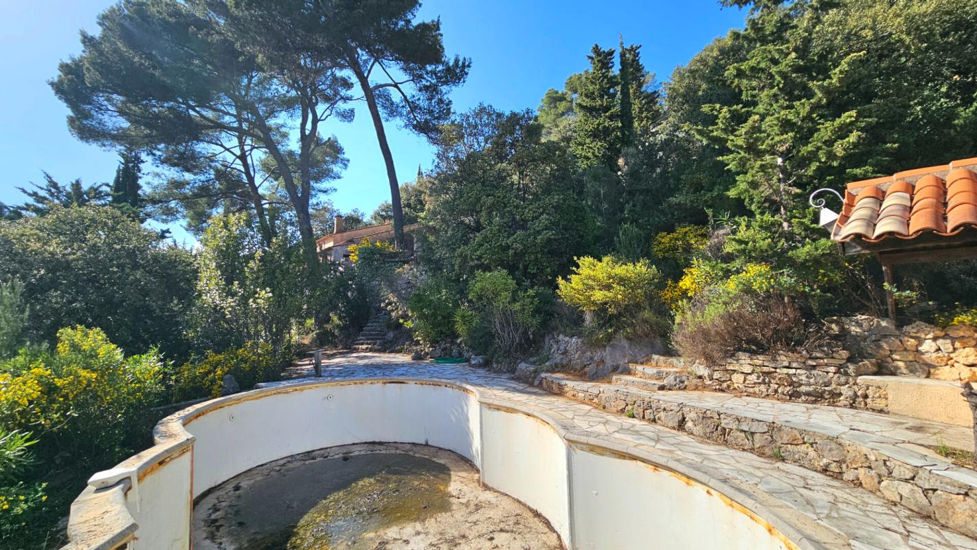 BARGEMON Grande maison T 5 à rénover  sur terrain 1800 m2 10