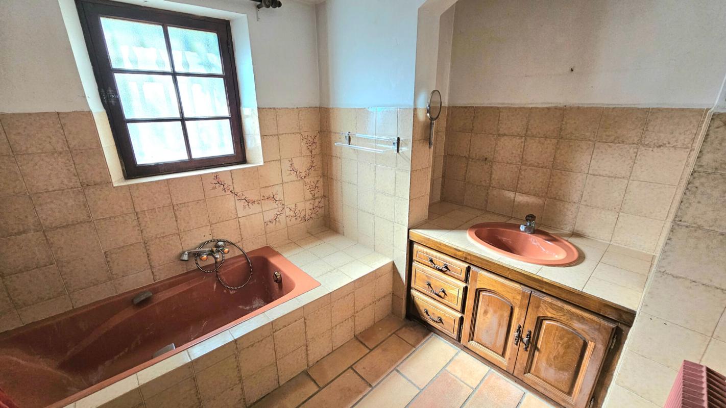 BARGEMON Grande maison T 5 à rénover  sur terrain 1800 m2 6