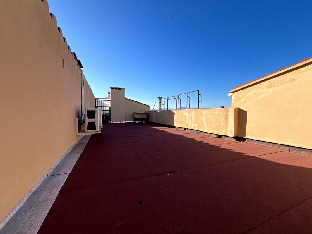 PERPIGNAN Magnifique appartement T4 de 116 m² avec roof top de 45 m² avec une vue imprenable au 5 ème et dernier étage 4