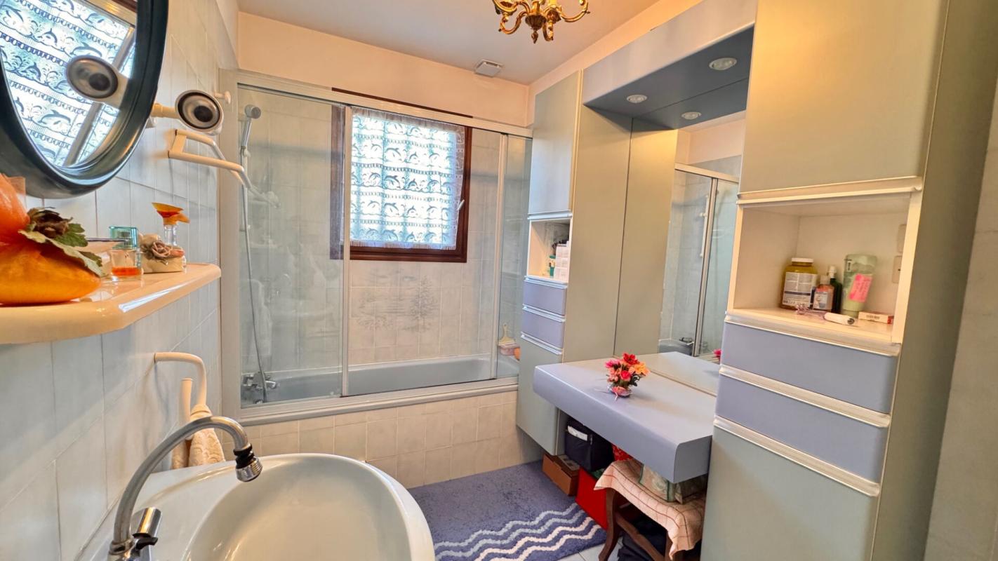 ARES Agréable maison de plain-pied avec studio et garage de 30 m² 11