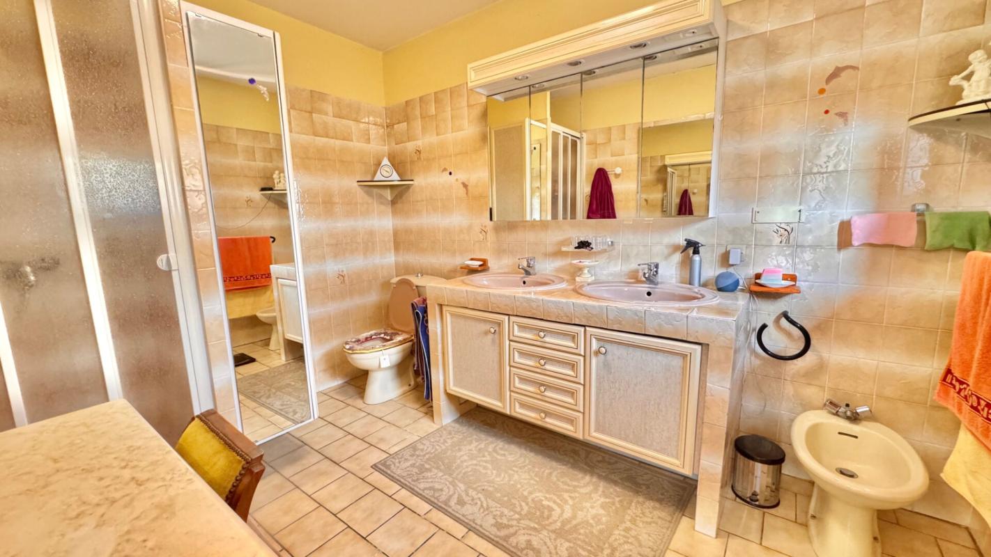 ARES Agréable maison de plain-pied avec studio et garage de 30 m² 13