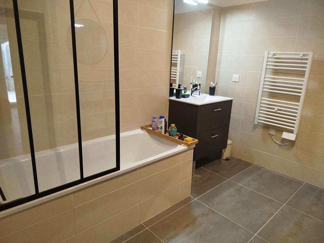 MARSEILLE-12E-ARRONDISSEMENT COUP DE COEUR- 3 pièces en rez-de-jardin avec 104m² d'extérieur, box double et résidence récente 10