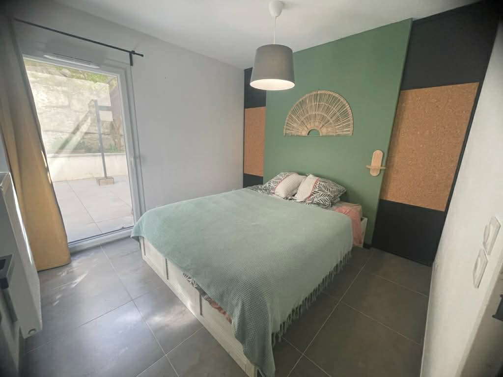 MARSEILLE-12E-ARRONDISSEMENT COUP DE COEUR- 3 pièces en rez-de-jardin avec 104m² d'extérieur, box double et résidence récente 12