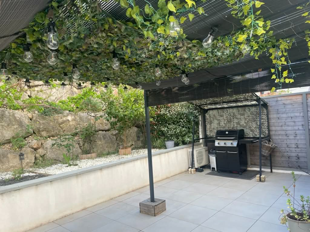 MARSEILLE-12E-ARRONDISSEMENT COUP DE COEUR- 3 pièces en rez-de-jardin avec 104m² d'extérieur, box double et résidence récente 4