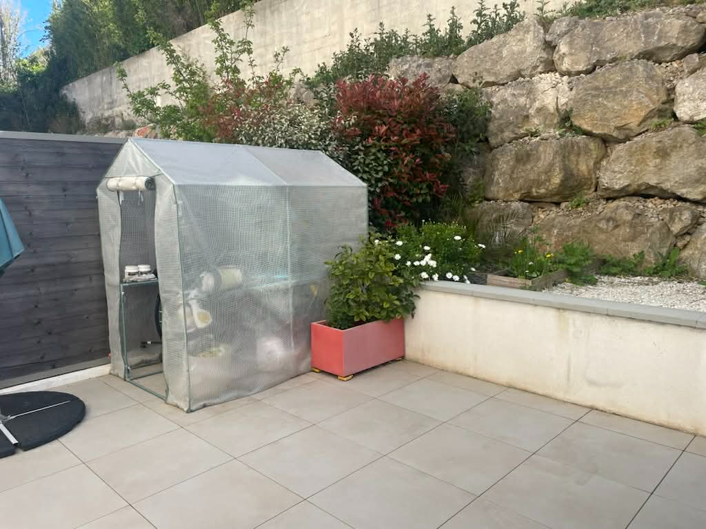 MARSEILLE-12E-ARRONDISSEMENT COUP DE COEUR- 3 pièces en rez-de-jardin avec 104m² d'extérieur, box double et résidence récente 6