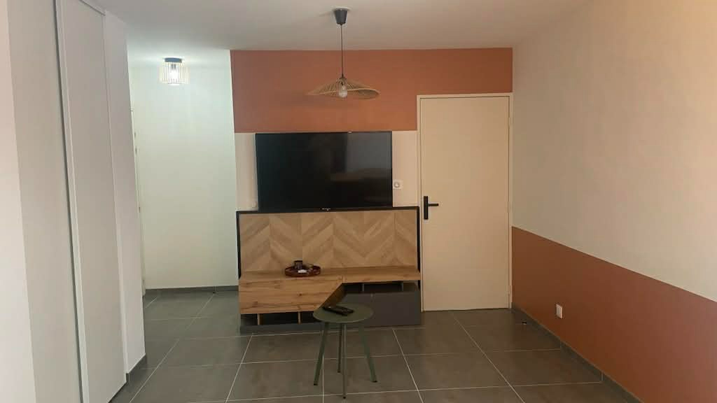 MARSEILLE-12E-ARRONDISSEMENT COUP DE COEUR- 3 pièces en rez-de-jardin avec 104m² d'extérieur, box double et résidence récente 9