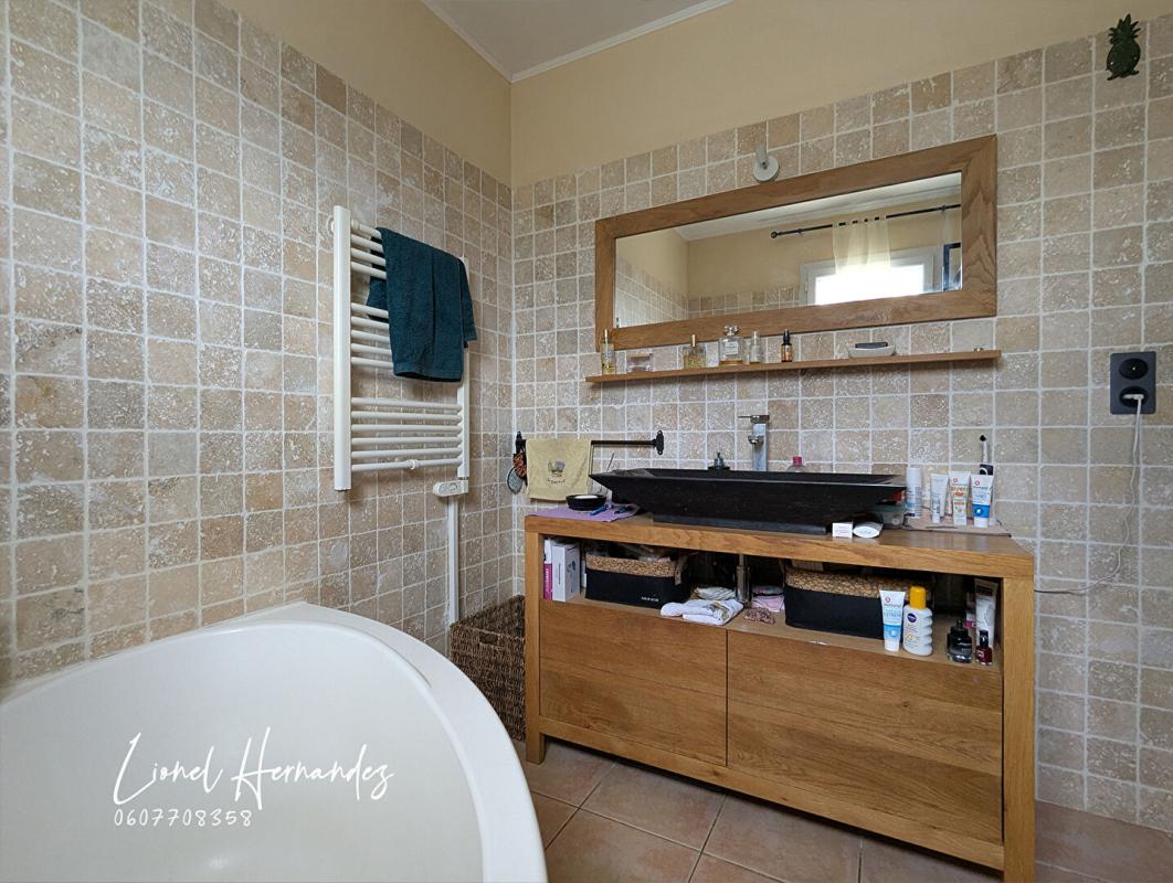 ALES Villa 5 pièces de plain-pied - 132m² - Piscine - Garage - Panneaux solaires - Terrain de 1203m² 13