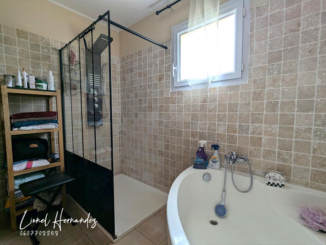 ALES Villa 5 pièces de plain-pied - 132m² - Piscine - Garage - Panneaux solaires - Terrain de 1203m² 14