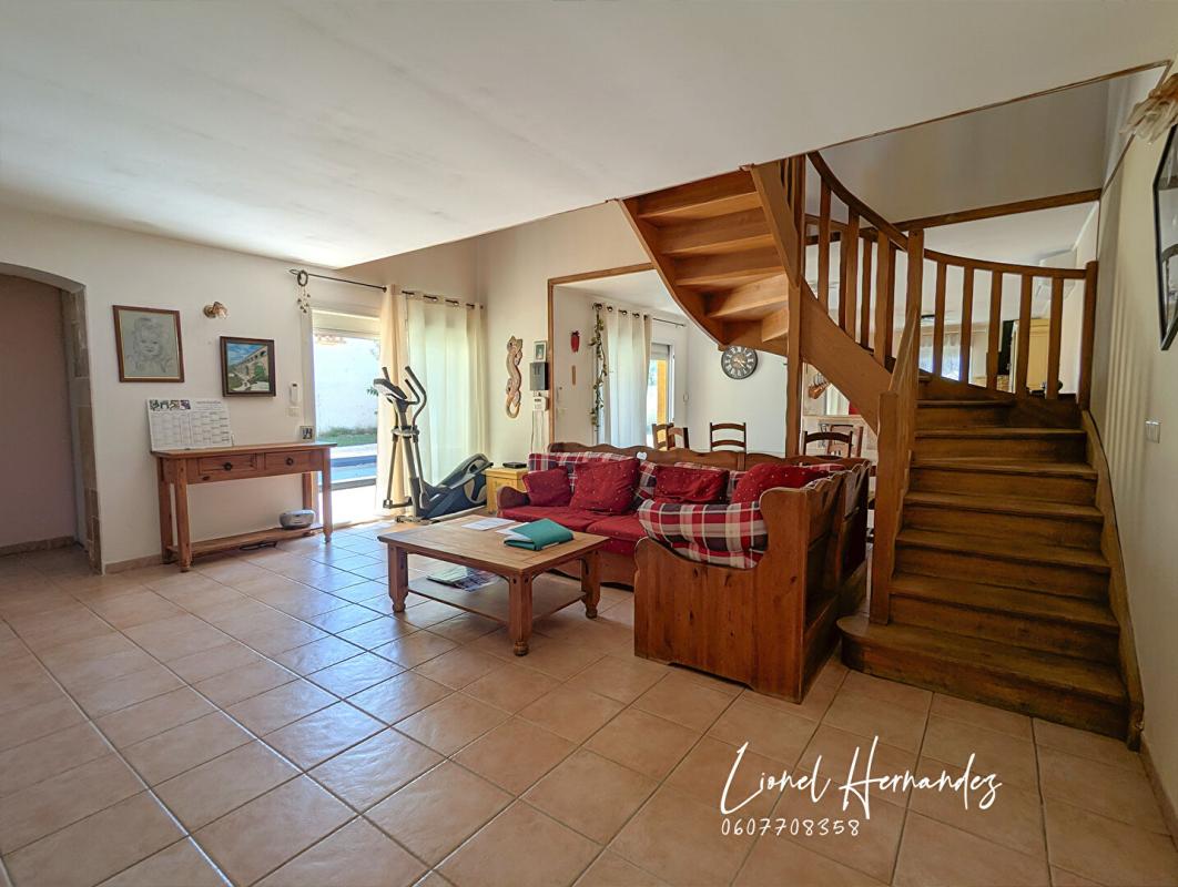 ALES Villa 5 pièces de plain-pied - 132m² - Piscine - Garage - Panneaux solaires - Terrain de 1203m² 8