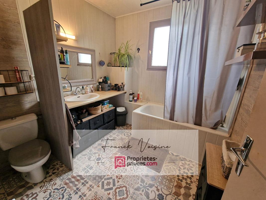 SAINT-PAUL-EN-PAREDS A VENDRE aux Herbiers, maison de 102 m2 avec 3 chambres et 1 bureau sur une parcelle de 733 m2 env 4