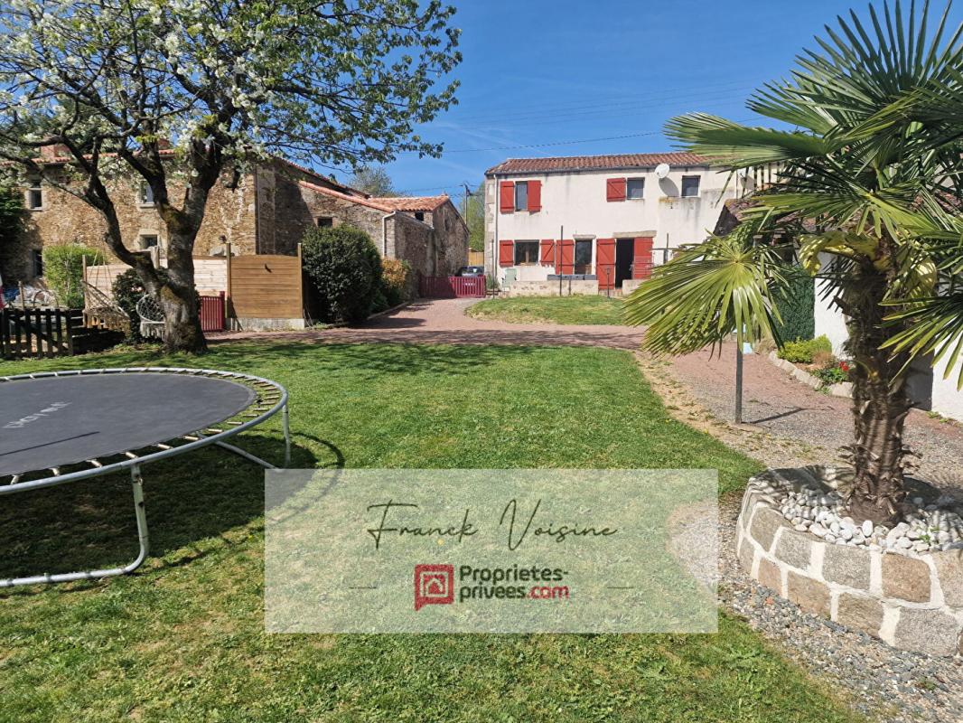 SAINT-PAUL-EN-PAREDS A VENDRE aux Herbiers, maison de 102 m2 avec 3 chambres et 1 bureau sur une parcelle de 733 m2 env 5