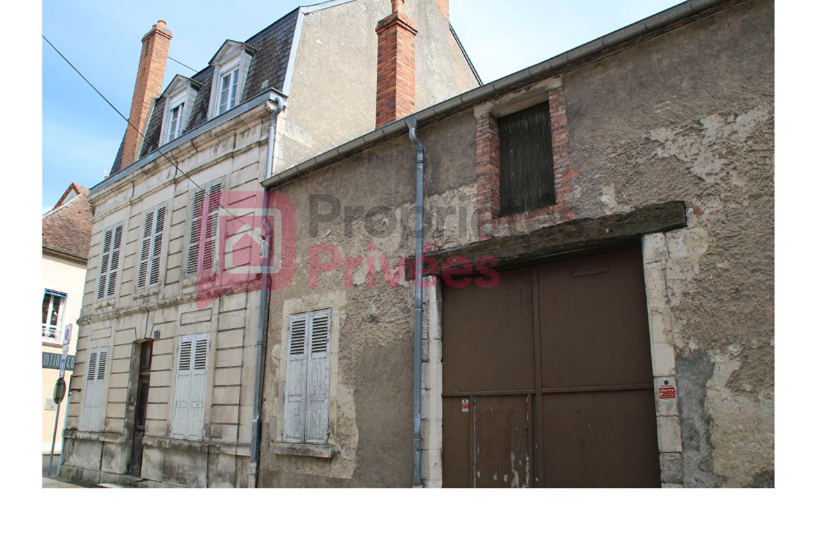 COSNE-COURS-SUR-LOIRE Immeuble plein centre Cosne Cours Sur Loire 550 m2 2