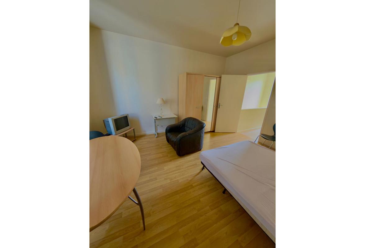 COSNE-COURS-SUR-LOIRE Immeuble plein centre Cosne Cours Sur Loire 550 m2 5