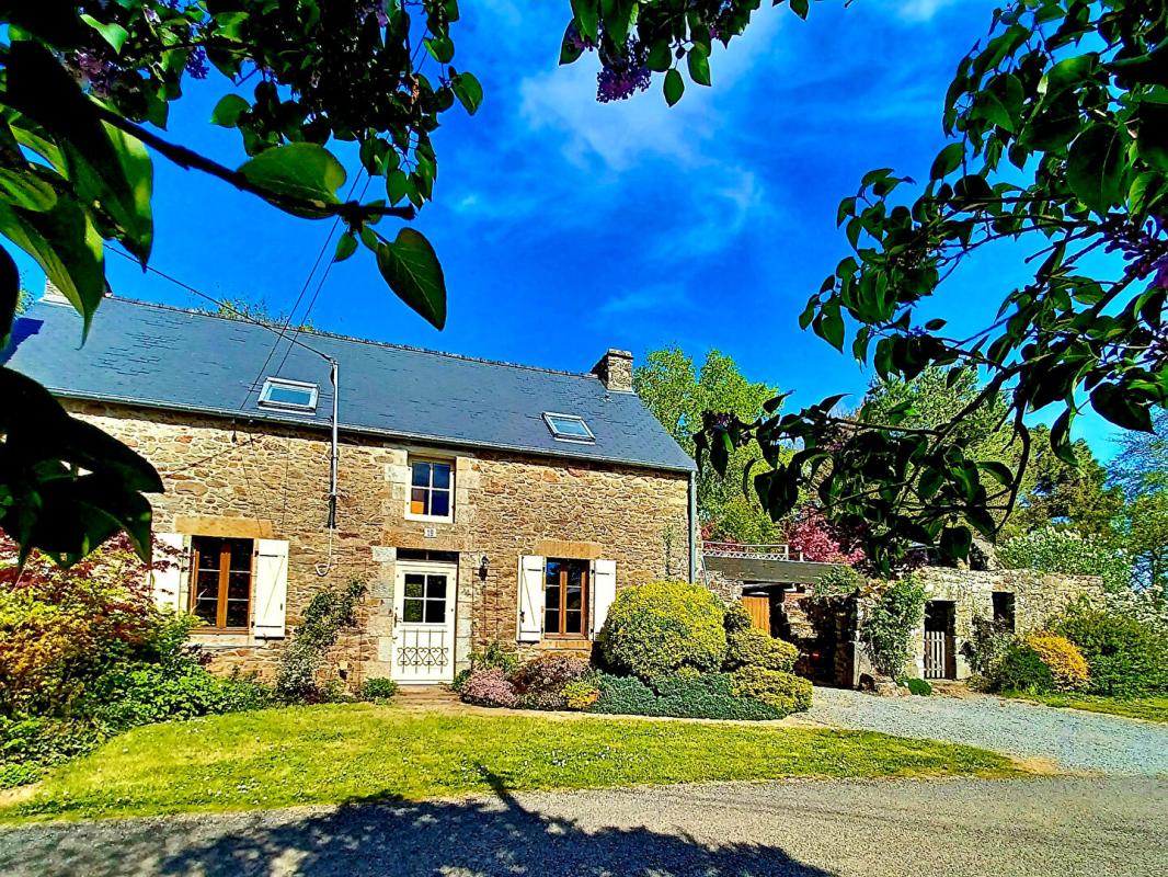 SAINT-VINCENT-SUR-OUST Maison T3-4 en pierres & jardinet & cour. Une résidence de charme en campagne 1