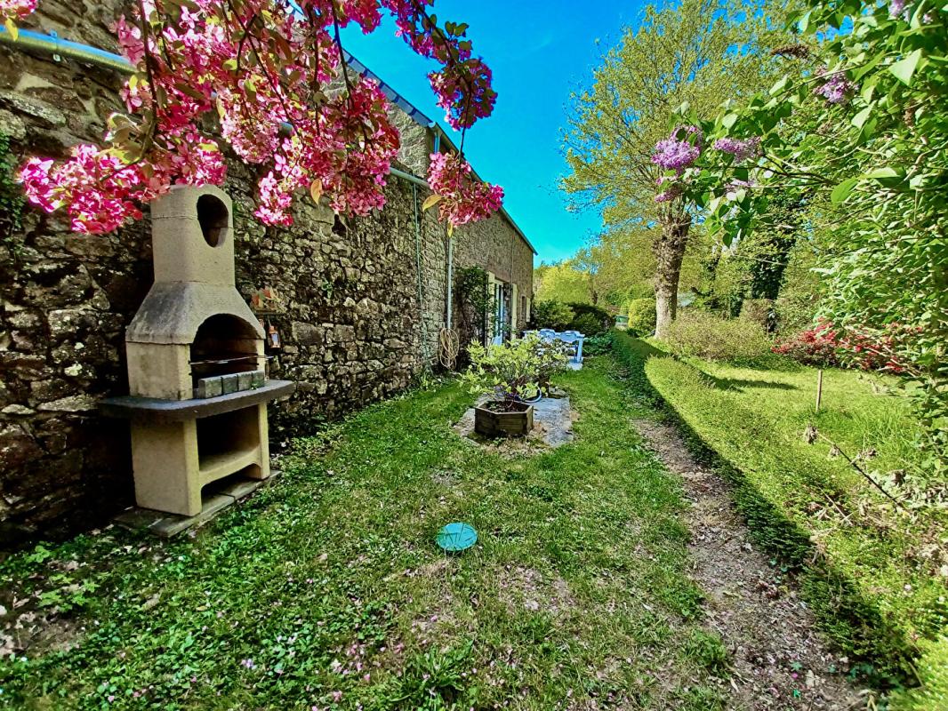SAINT-VINCENT-SUR-OUST Maison T3-4 en pierres & jardinet & cour. Une résidence de charme en campagne 12