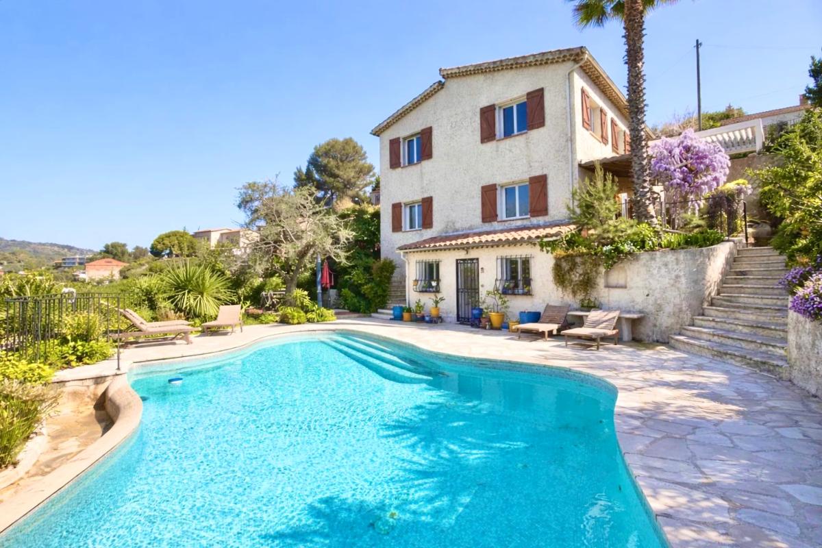 NICE Villa rénovée Nice St Pancrace 7 pièces 216 m2 avec piscine 3