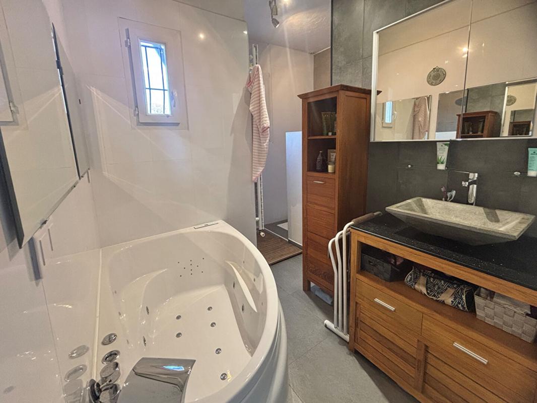 NICE Villa rénovée Nice St Pancrace 7 pièces 216 m2 avec piscine 7