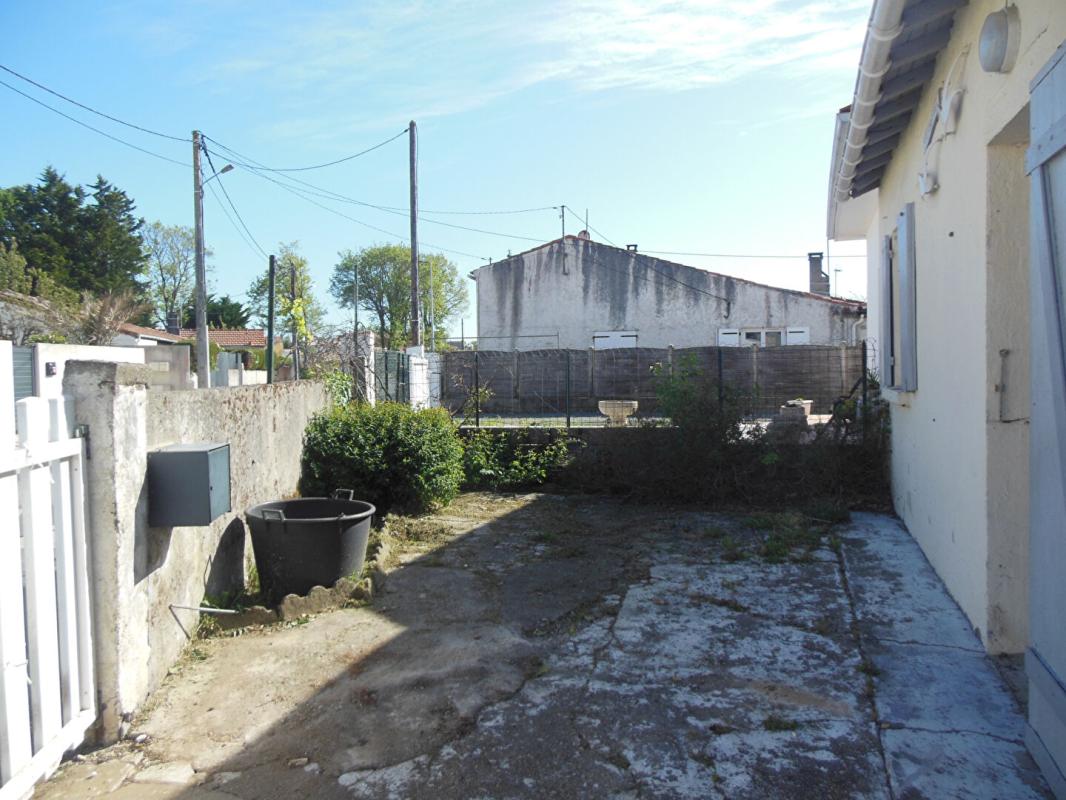 VAUX-SUR-MER Maison 58 m² à transformer sur parcelle de 540 m² 1