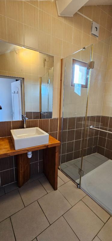 PERPIGNAN IMMEUBLE DE RAPPORT 4 LOTS ? 240 000  -RENTABILITÉ BRUTE : ENVIRON 9 % Perpignan centre historique -8 rue Grande la Monnaie 8