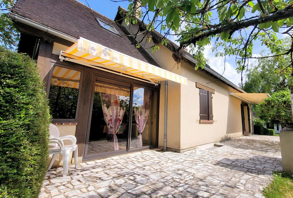 SAINT-GERMAIN-SUR-AVRE Maison St Germain Sur Avre 7 pièce(s) 145.90 m2 dépendances,  terrain de 1565m². Prix HAI : 291 200 17