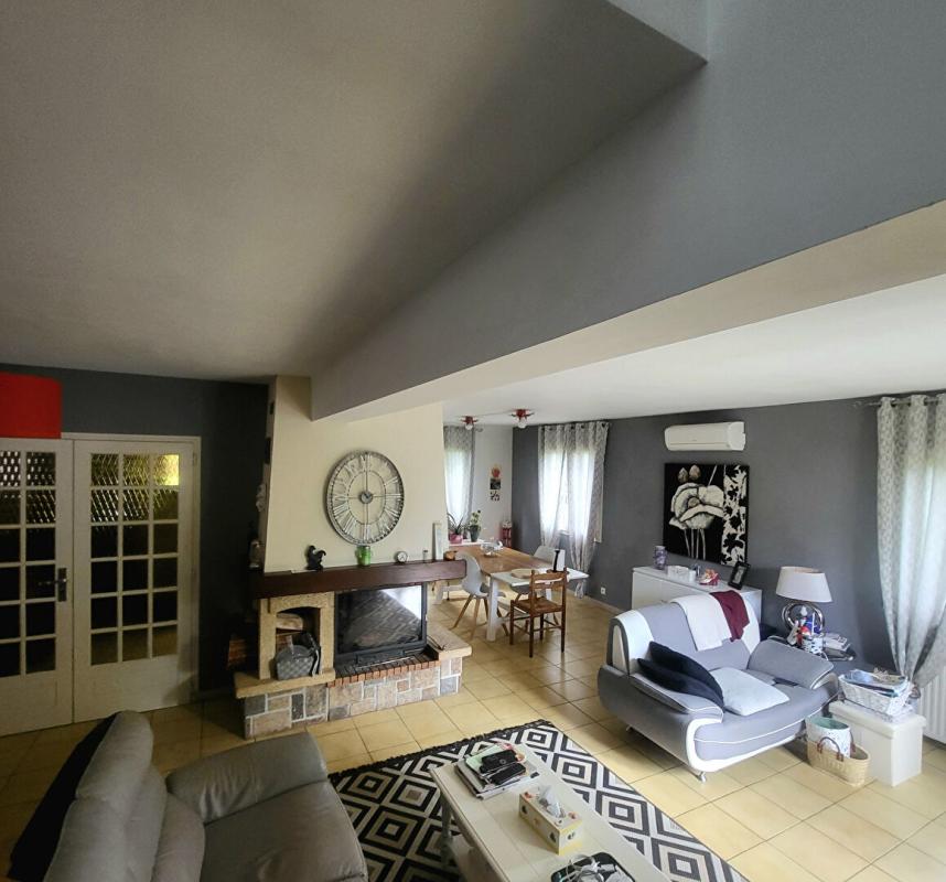 SAINT-GERMAIN-SUR-AVRE Maison St Germain Sur Avre 7 pièce(s) 145.90 m2 dépendances,  terrain de 1565m². Prix HAI : 291 200 7