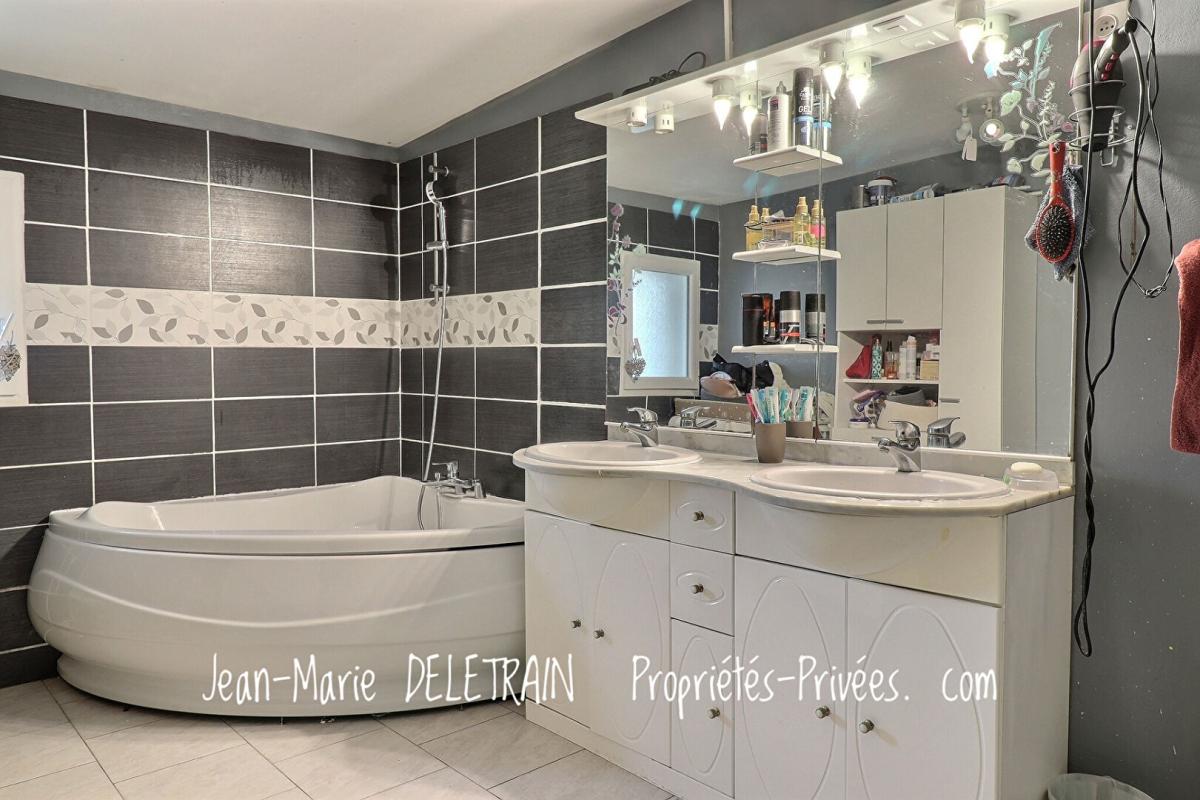 SAINT-ANTOINE-DE-BREUILH Périgourdine de 258 m² + dépendances 100 m² - Gare TER, commerces 5 min, Bordeaux 1h 9