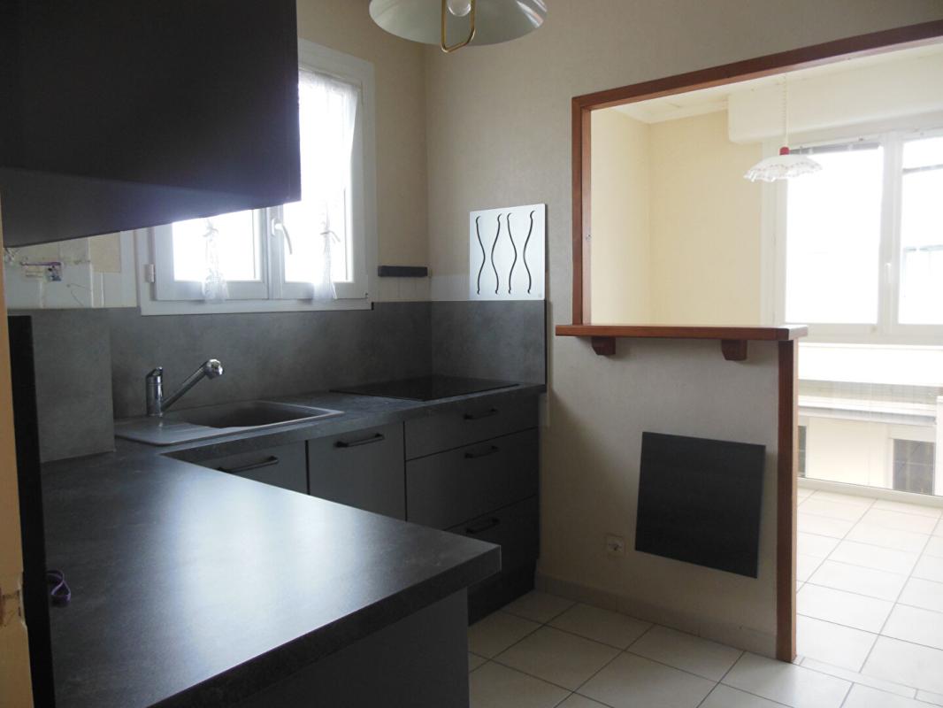 ROYAN Marché central - 2 pièces 50 m2 - Balcon, Cave, Parking et Ascenseur 5