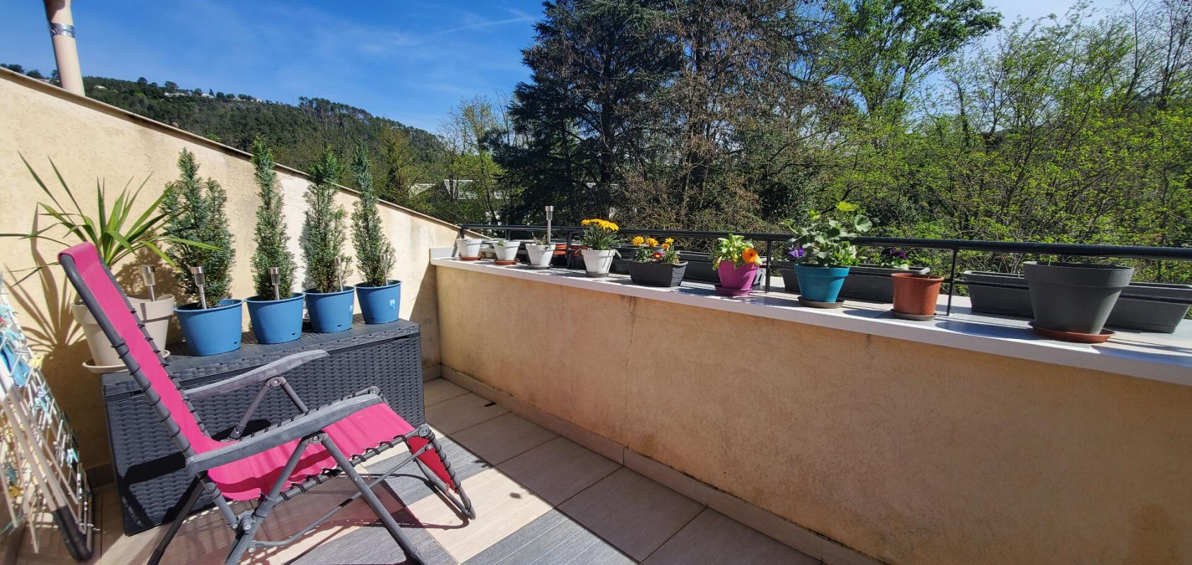 BESSEGES Lots de deux appartements + cave au sein d'une copropriété 17