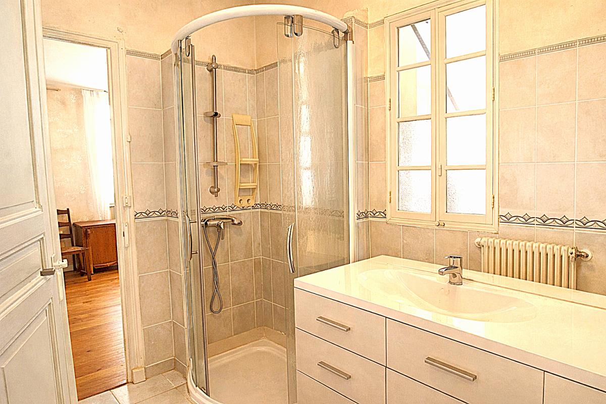 MORTAGNE-SUR-GIRONDE Maison Mortagne Sur Gironde 4 pièce(s) 136 m2 et dépendances  148000  FAI 10