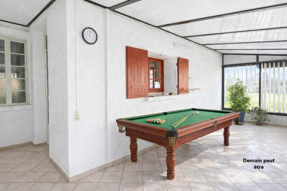 MORTAGNE-SUR-GIRONDE Maison Mortagne Sur Gironde 4 pièce(s) 136 m2 et dépendances  148000  FAI 14