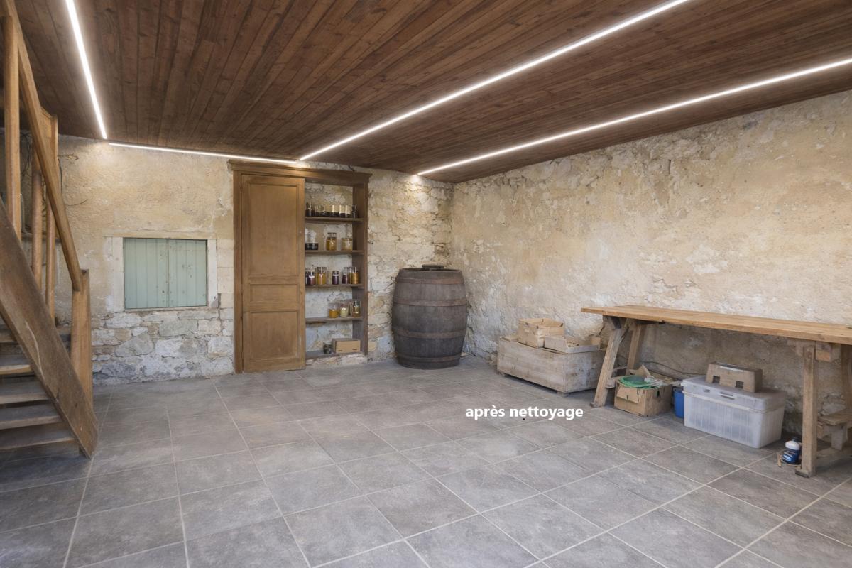 MORTAGNE-SUR-GIRONDE Maison Mortagne Sur Gironde 4 pièce(s) 136 m2 et dépendances  148000  FAI 18