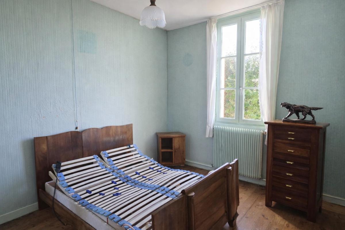 MORTAGNE-SUR-GIRONDE Maison Mortagne Sur Gironde 4 pièce(s) 136 m2 et dépendances  148000  FAI 7