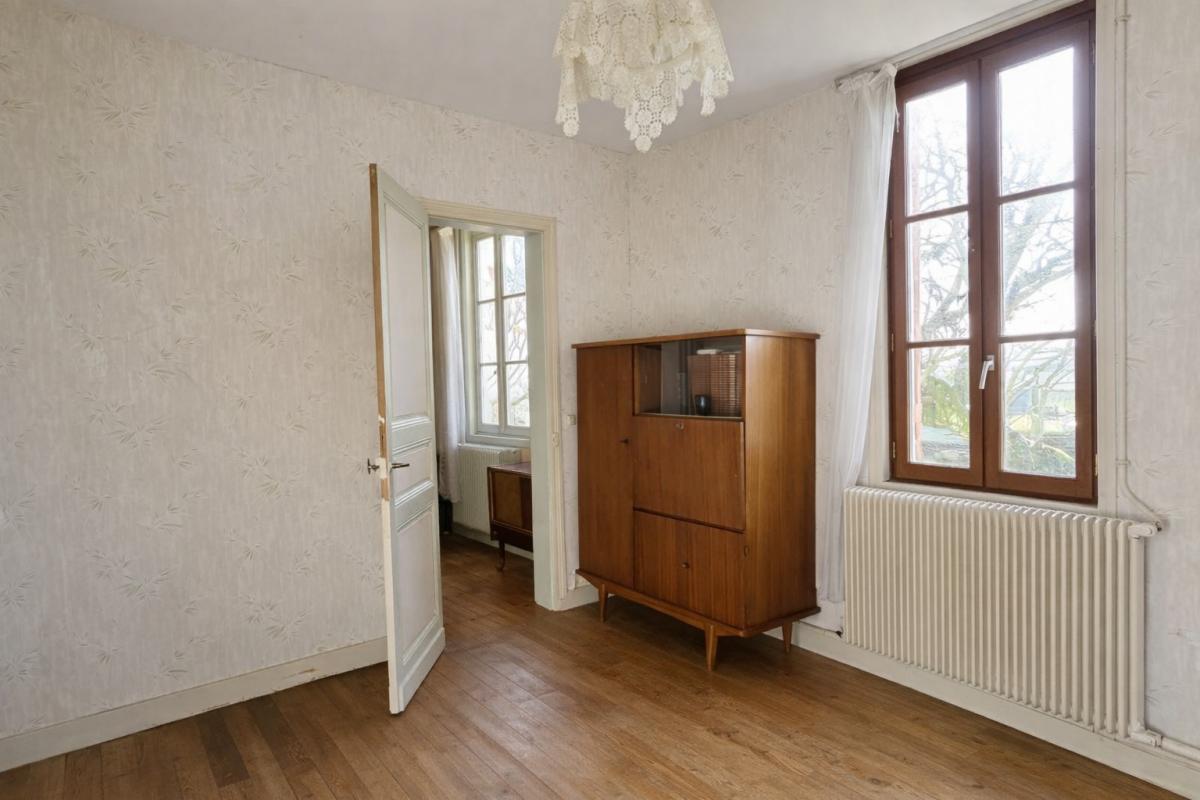 MORTAGNE-SUR-GIRONDE Maison Mortagne Sur Gironde 4 pièce(s) 136 m2 et dépendances  148000  FAI 8