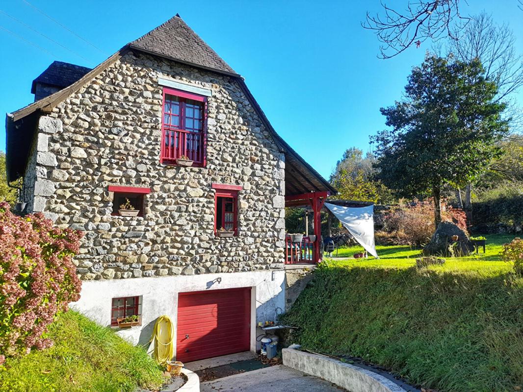 BUZY Charmante demeure en pierre avec vaste sous-sol et jardin paysager 16