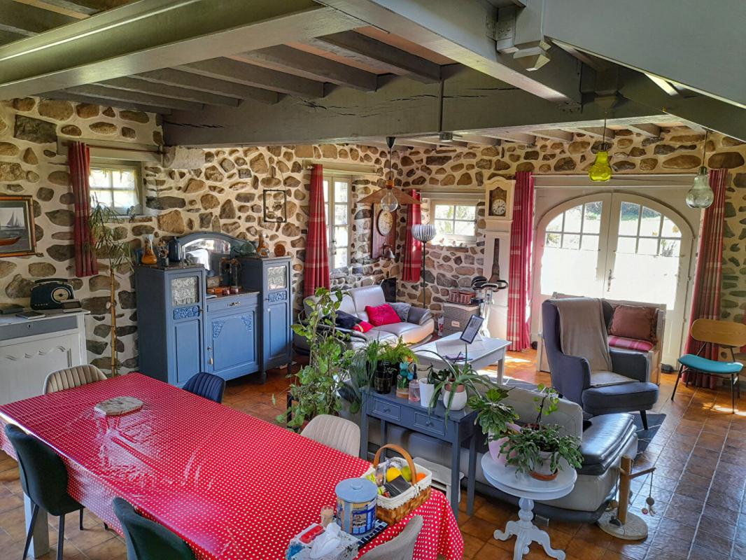 BUZY Charmante demeure en pierre avec vaste sous-sol et jardin paysager 2