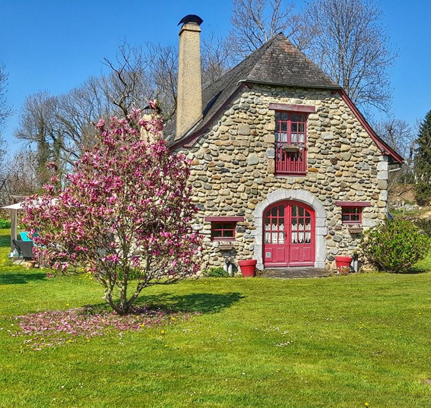 BUZY Charmante demeure en pierre avec vaste sous-sol et jardin paysager 5