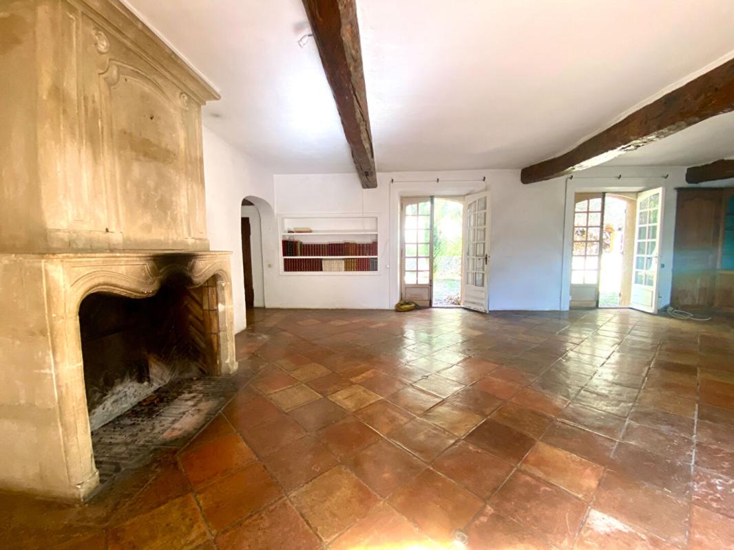 LE REVEST-LES-EAUX Maison Le Revest Les Eaux 10 pièce(s) 399 m2 11