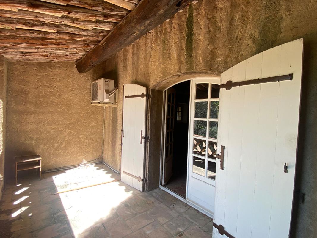 LE REVEST-LES-EAUX Maison Le Revest Les Eaux 10 pièce(s) 399 m2 13