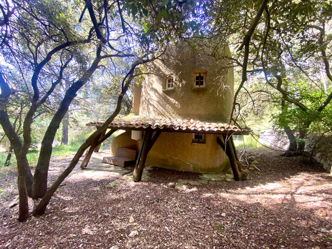 LE REVEST-LES-EAUX Maison Le Revest Les Eaux 10 pièce(s) 399 m2 5