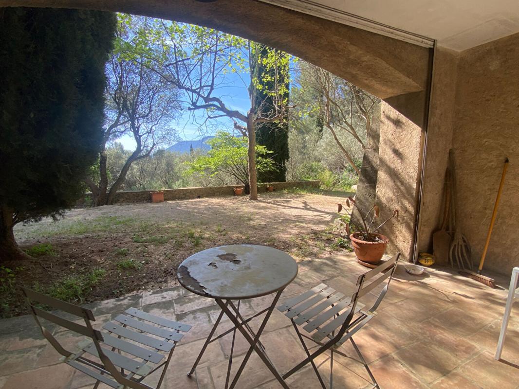 LE REVEST-LES-EAUX Maison Le Revest Les Eaux 10 pièce(s) 399 m2 6