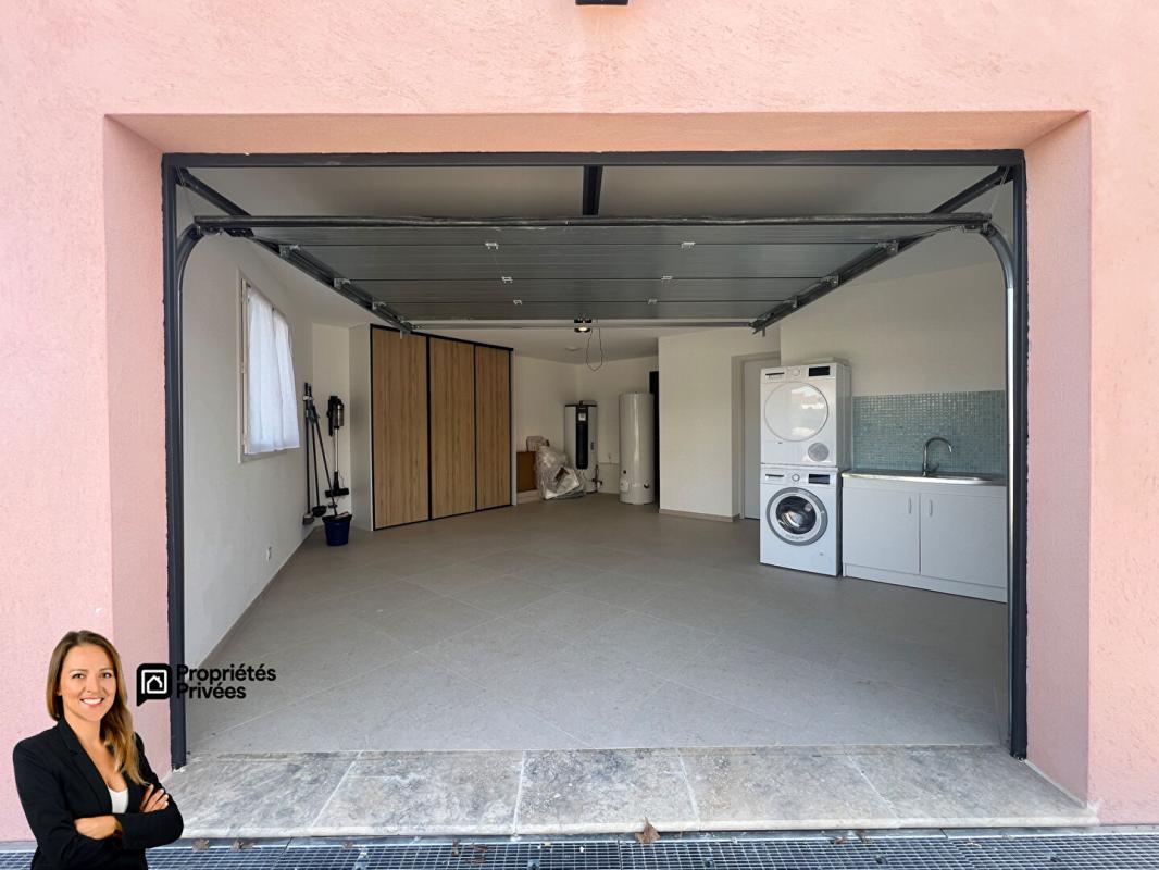 MONTAUROUX Maison de plain pied avec garage et piscine 16