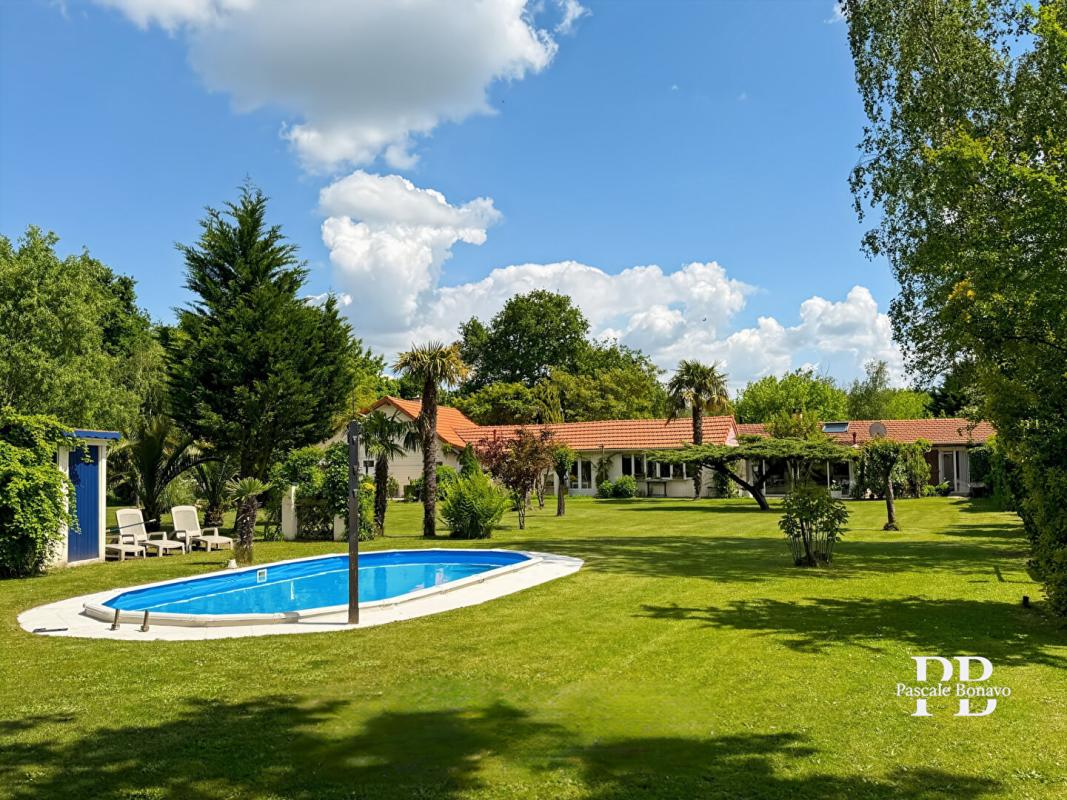 VENDAYS-MONTALIVET VENDAYS-MONTALIVET - PROPRIETES 248m2 - 3 LOGEMENTS - PARC - PISCINE 9