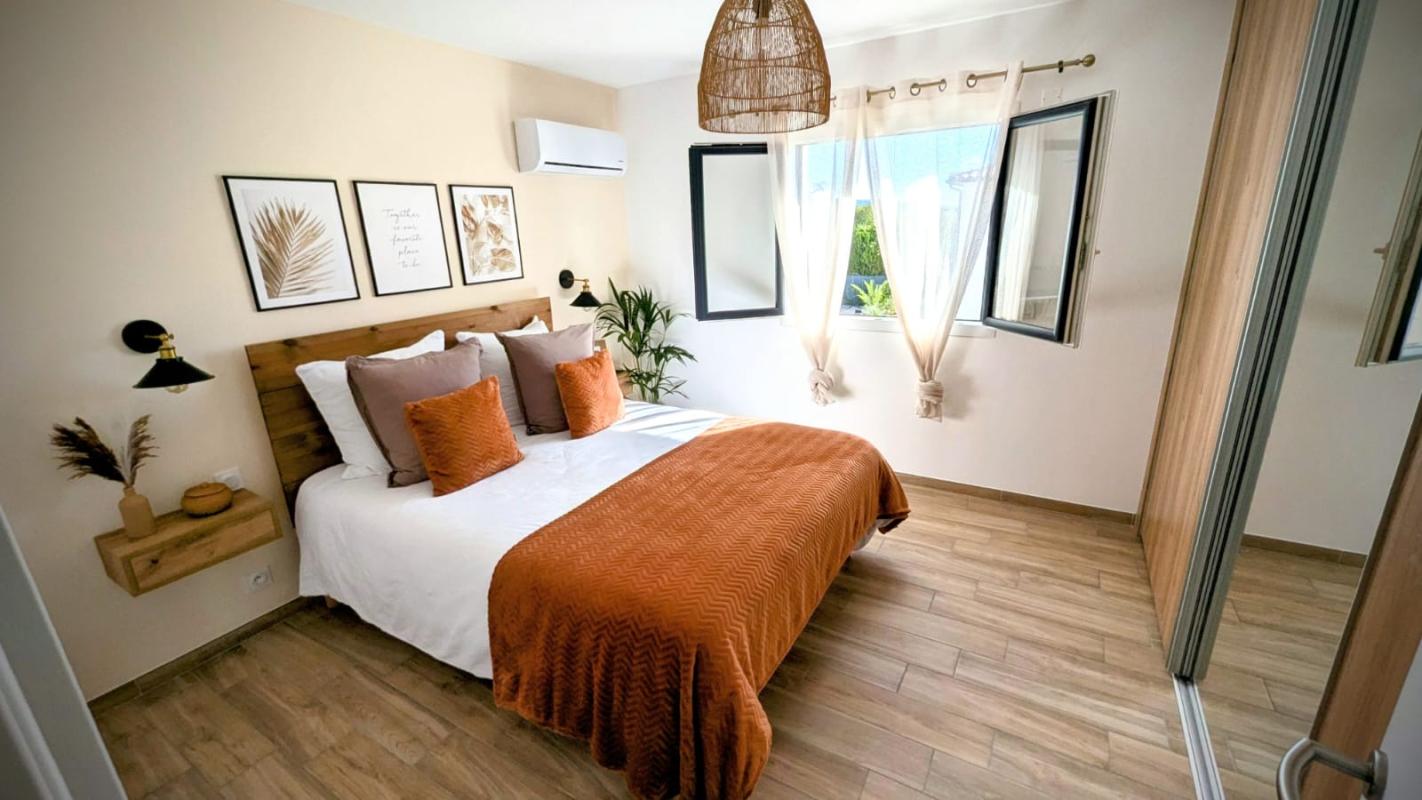 FAYENCE Villa 4 /5 pièces 114 m² 3 chambres piscine  jardin sud  garage proche écoles et commerces 12