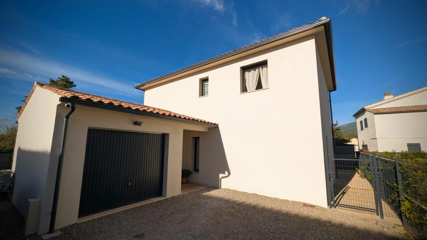 FAYENCE Villa 4 /5 pièces 114 m² 3 chambres piscine  jardin sud  garage proche écoles et commerces 14