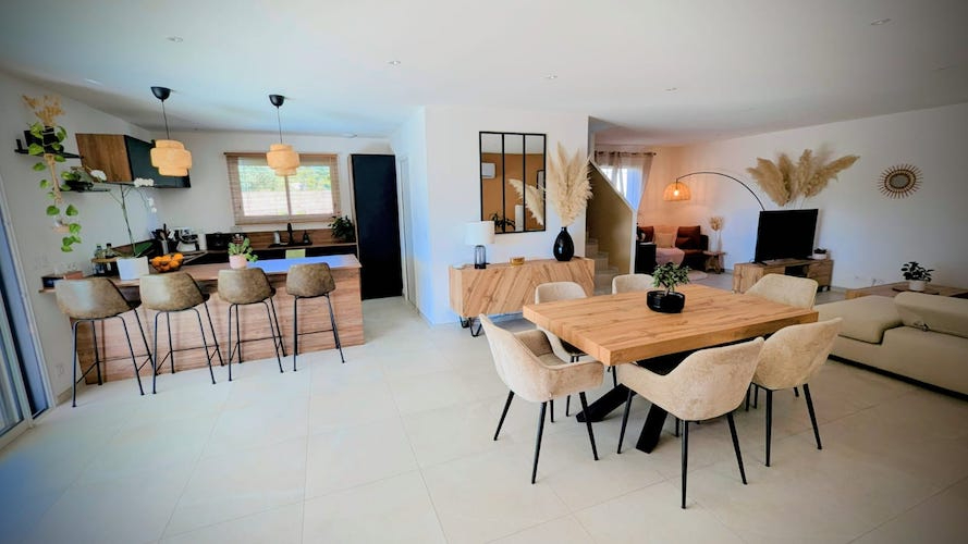 FAYENCE Villa 4 /5 pièces 114 m² 3 chambres piscine  jardin sud  garage proche écoles et commerces 7