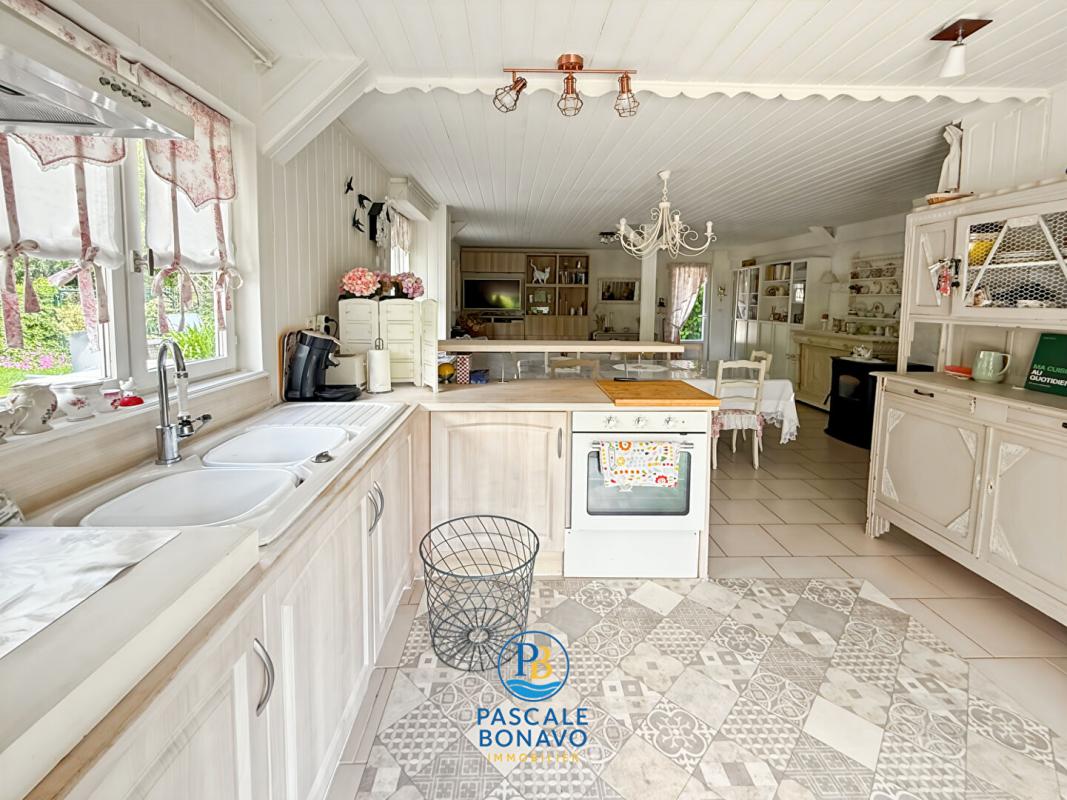 VENDAYS-MONTALIVET EXCLUSIVITE - Propriété 3 gîtes et maison de 136m2 - Magnifique Parc 17