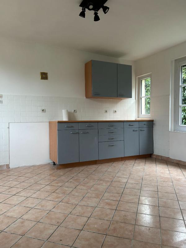 BERNAY 27300  Maison Normande 5 pièces + double garage  153 100 Euros 6