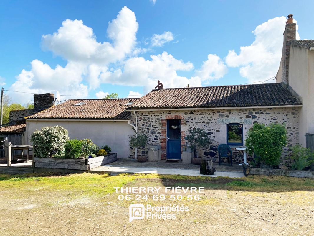 CERSAY Val en Vignes 79290 - Propriété de caractère 409 m²  Maison 4 chambres + 3 gîtes possibles  Fort potentiel locatif ou projet mixte 17