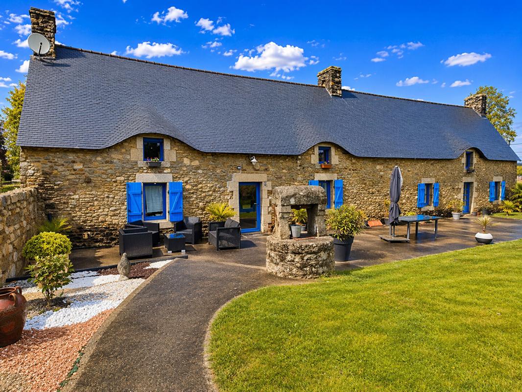 CLEGUER Longère de charme rénovée - 210 m² habitables + dépendances - Terrain 1 488 m²  -  15 min de Lorient et 20 min des plages - Morbihan - Environnement calme - Exposition plein sud 1